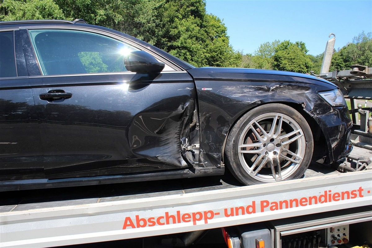 POL-OE: Beifahrerin bei Verkehrsunfall verletzt