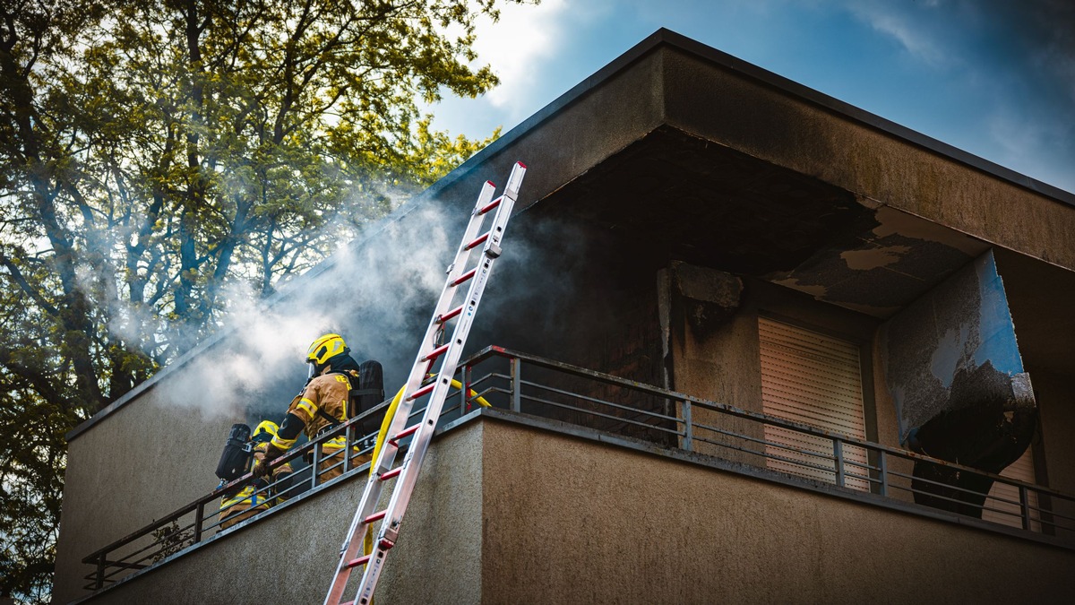 FW Gronau: Balkon brannte in voller Ausdehnung