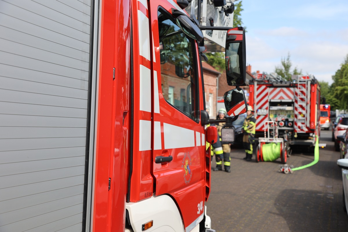 FW-E: Mitarbeiterin von einem Pflegedienst bemerkt Verrauchung in einem Einfamilienhaus und alarmiert die Feuerwehr