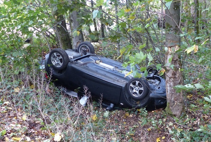 POL-GM: 051020-811: Zwei Verletzte bei Unfall auf nasser Fahrbahn