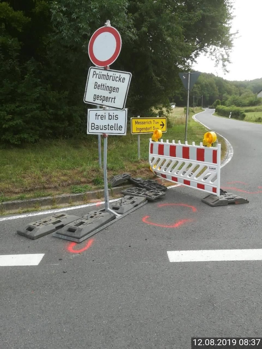 POL-PDWIL: Verkehrsschilder entwendet