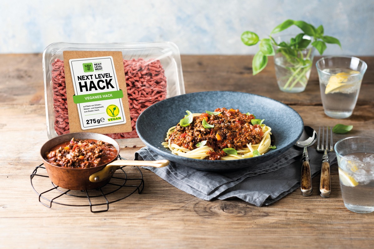 Ab sofort veganes Hack: Lidl erweitert veganes &quot;Next Level Meat&quot;-Sortiment / Pflanzenbasiertes Hack und Convenience Burger ab 2. September deutschlandweit erhältlich (FOTO)