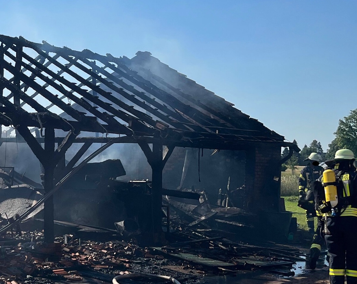 POL-MI: Scheunenbrand beschäftigt Einsatzkräfte