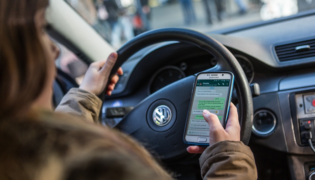 POL-NE: Ablenkung im Straßenverkehr - Polizei im Rhein-Kreis Neuss machte bei landesweiten Kontrollen mit