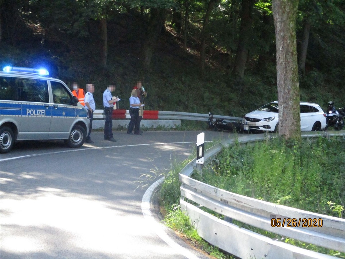 POL-RBK: Wermelskirchen - Fahrschülerin verliert die Kontrolle über ihr Motorrad