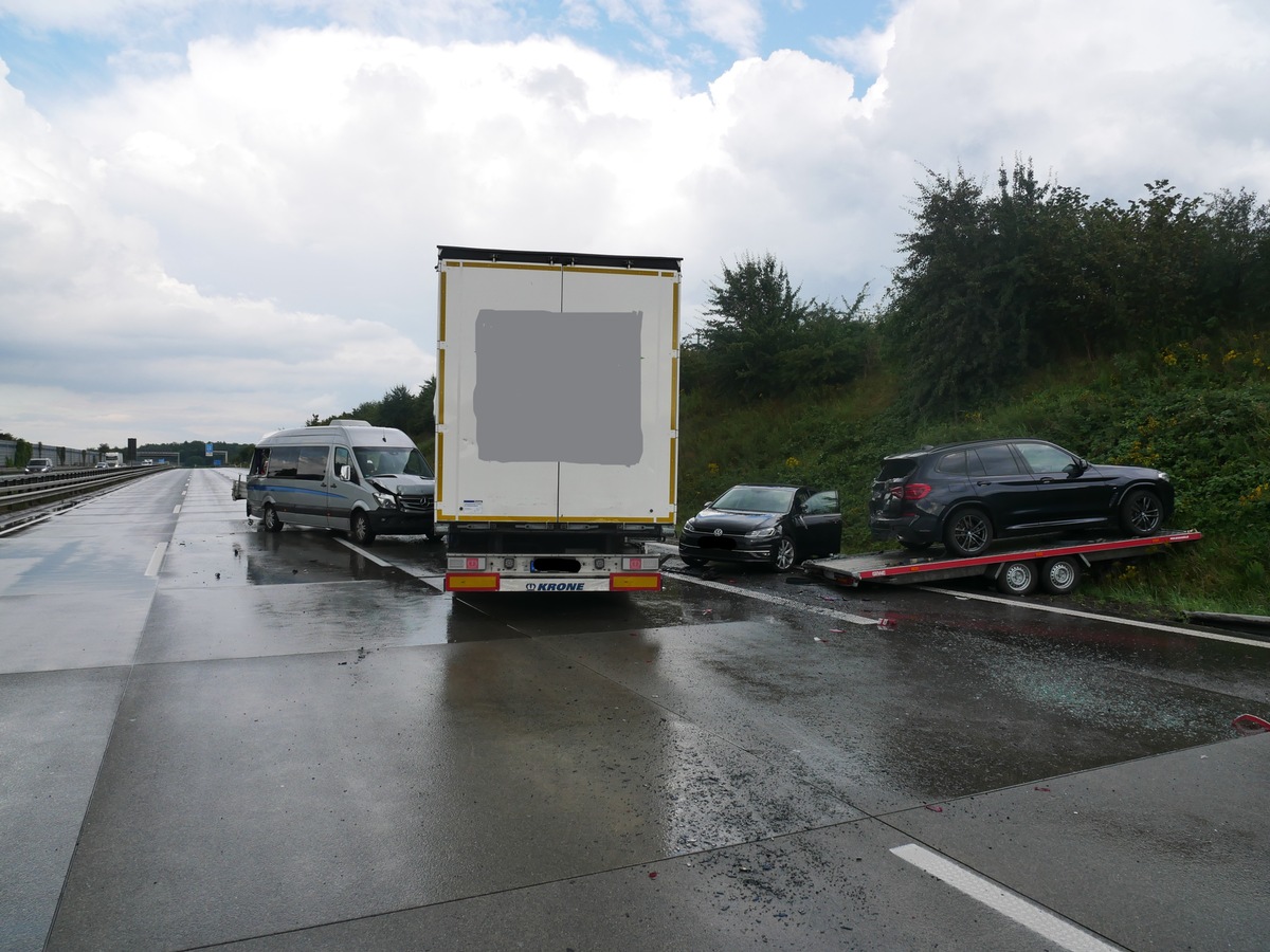 POL-ROW: ++Vollsperrung auf der A1 (FOTO)++Schmuck bei Einbruch gestohlen++