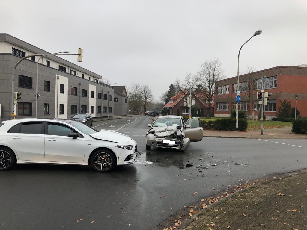 POL-CLP: Lohne - Verkehrsunfall, eine Person verletzt, Zeugen gesucht