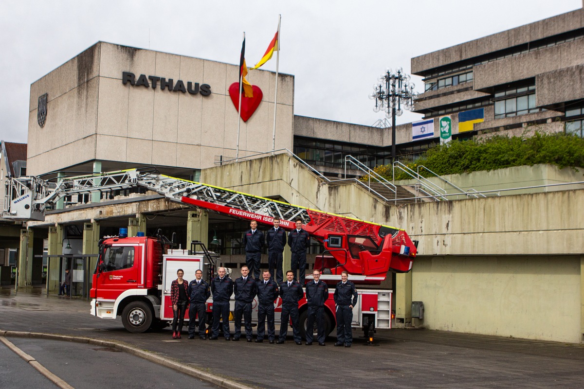 FW-MK: Vereidigung von acht neuen Brandmeisteranwärtern