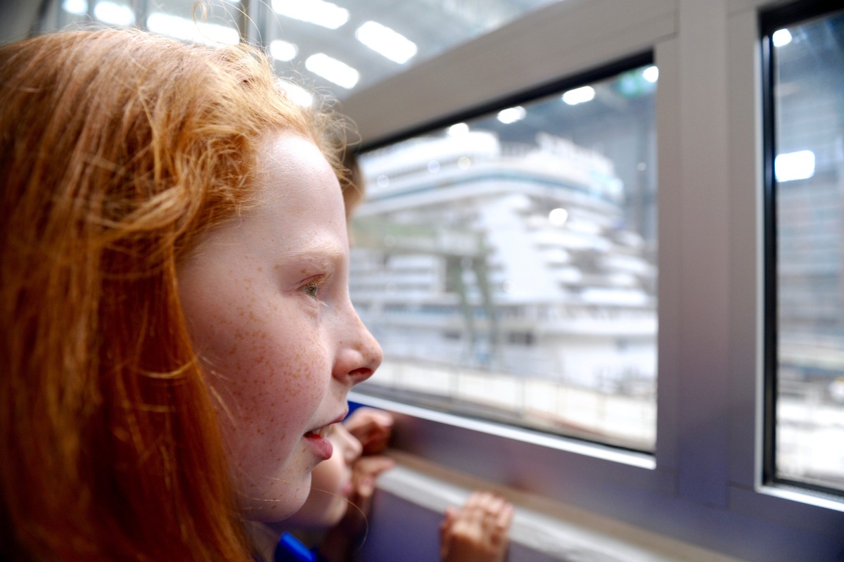 Besucherzentrum der Meyer Werft startet erstmalig Familienprogramm / Kinder kommen Ozeanriesen sonntags ganz nah