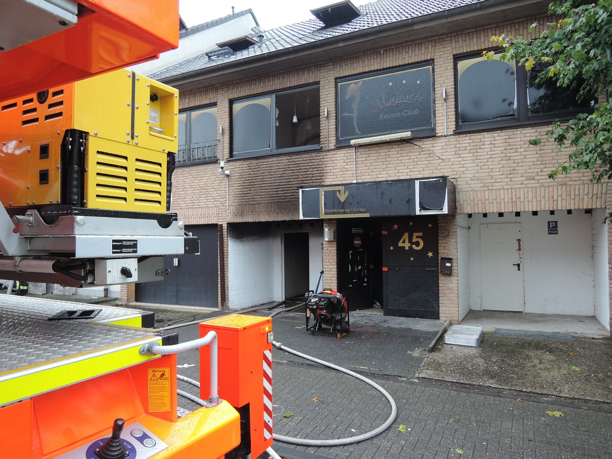 FW-BN: Brand in einem leerstehenden Nachtclub