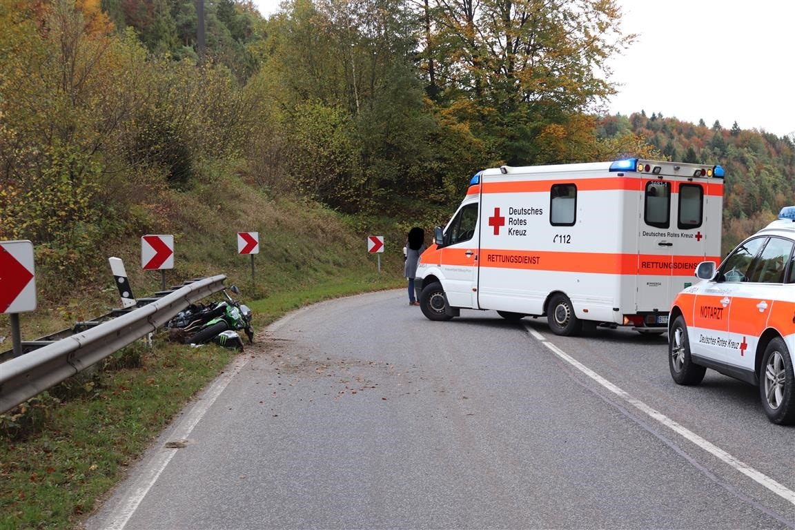 POL-PDWIL: Verkehrsunfall mit einem schwerverletzten Motorradfahrer in Schönecken