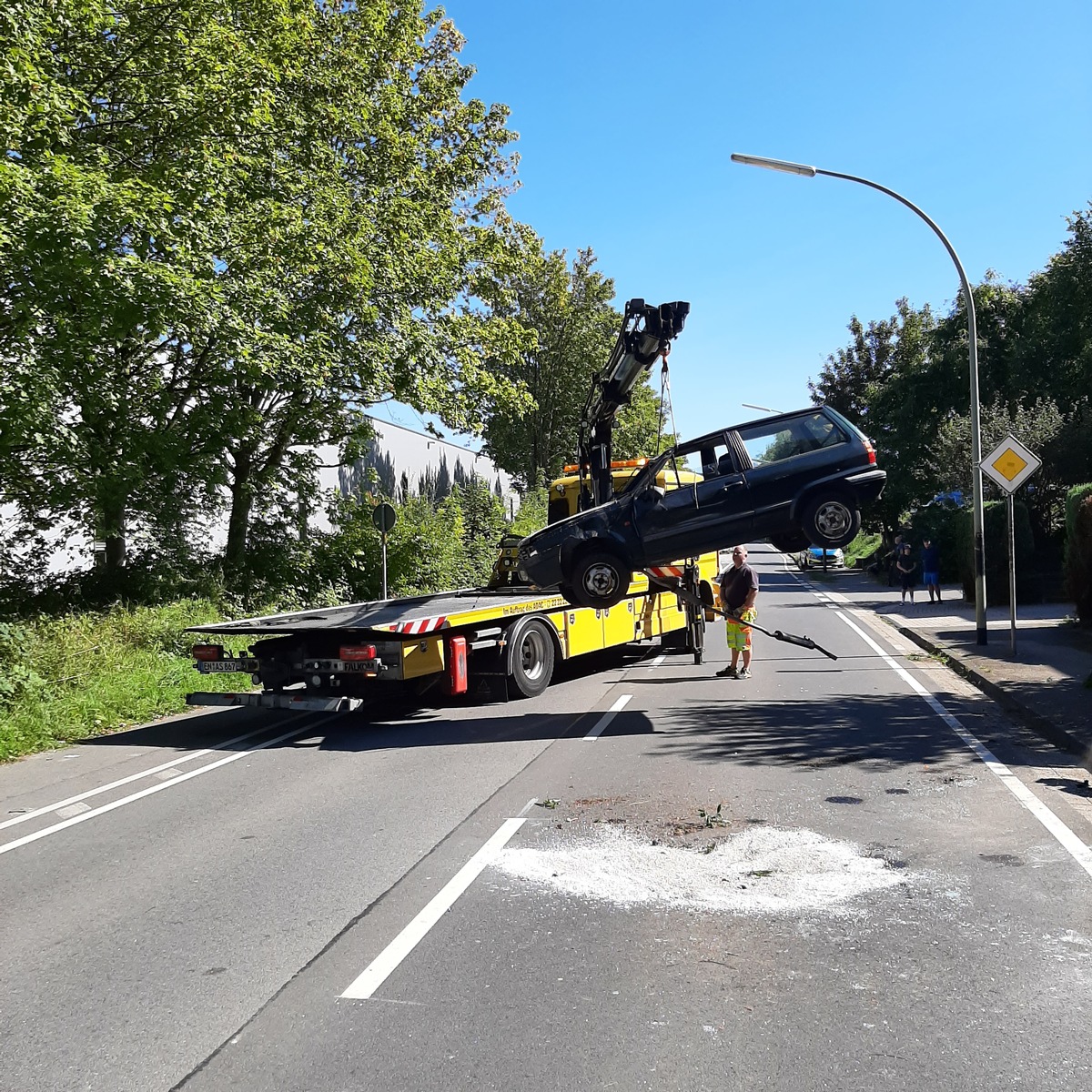 FW-EN: Wetter - Verkehrsunfall am Mittag