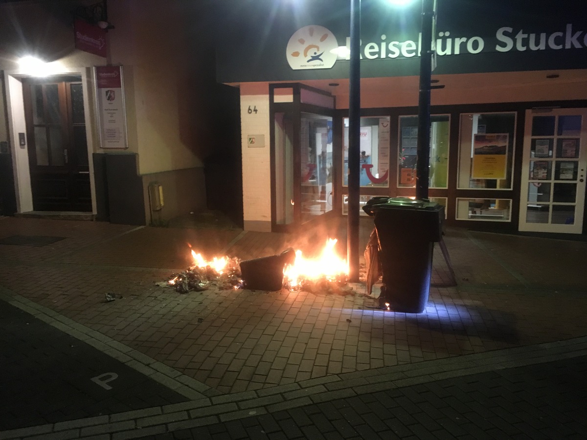 FW Lage: Brannt von mehreren gelben Säcken in der Innenstadt - 20.09.2018 -3:46 Uhr