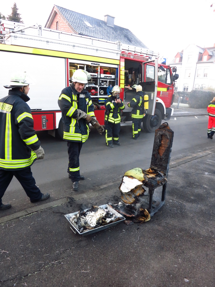 FW-WRN: Adventskranz in Brand geraten