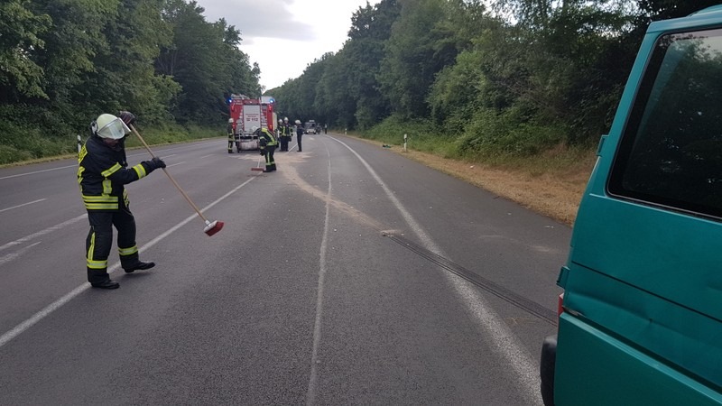 FW-Schermbeck: Verkehrsunfall zwischen zwei Kleinbussen