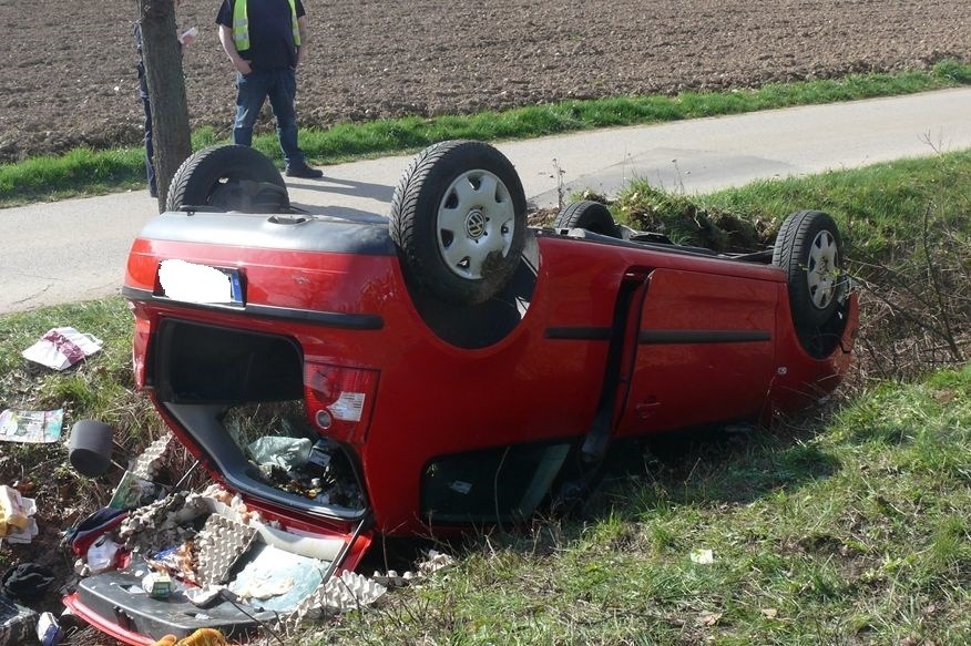 POL-DN: Beim Einscheren Lkw touchiert