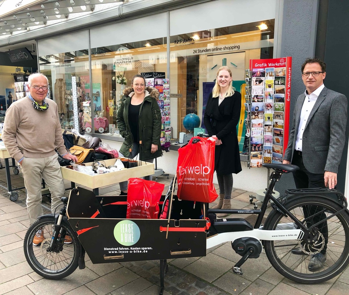 Klimafreundlicher Bücher-Bringservice mit dem E-Lastenrad