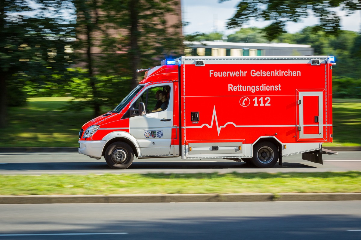 FW-GE: Folgenschwerer Verkehrsunfall auf der Feldhauser Straße