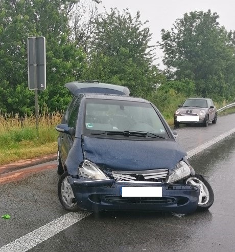 POL-VDMZ: Drei Leichtverletzte nach Auffahrunfall bei Worms