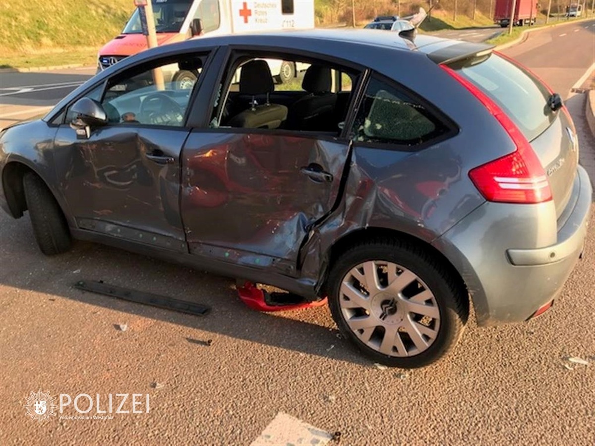 POL-PPWP: Unfall mit Lkw