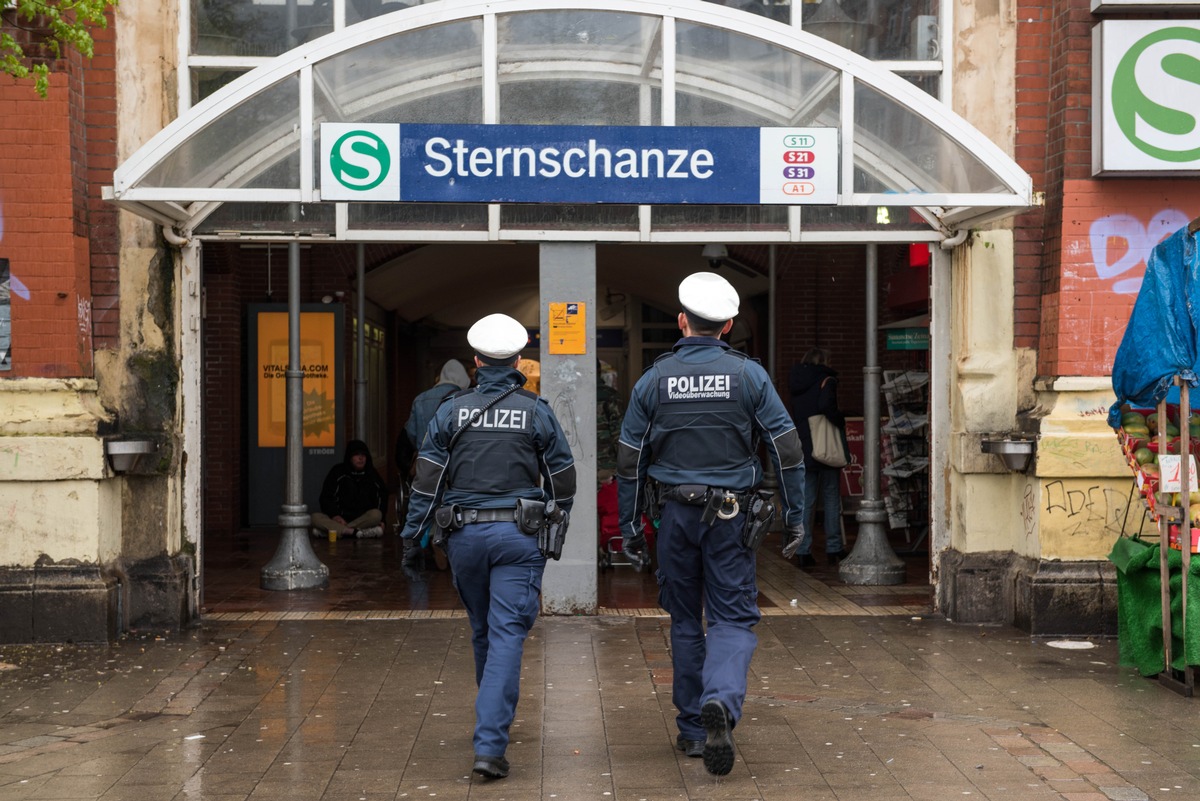 BPOL-HH: Bundespolizisten nehmen zwei mutmaßliche Dealer in Hamburger U-Bahnstation fest-