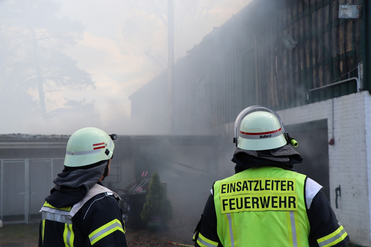 FW-SE: Feuer in einem alten Stallgebäude