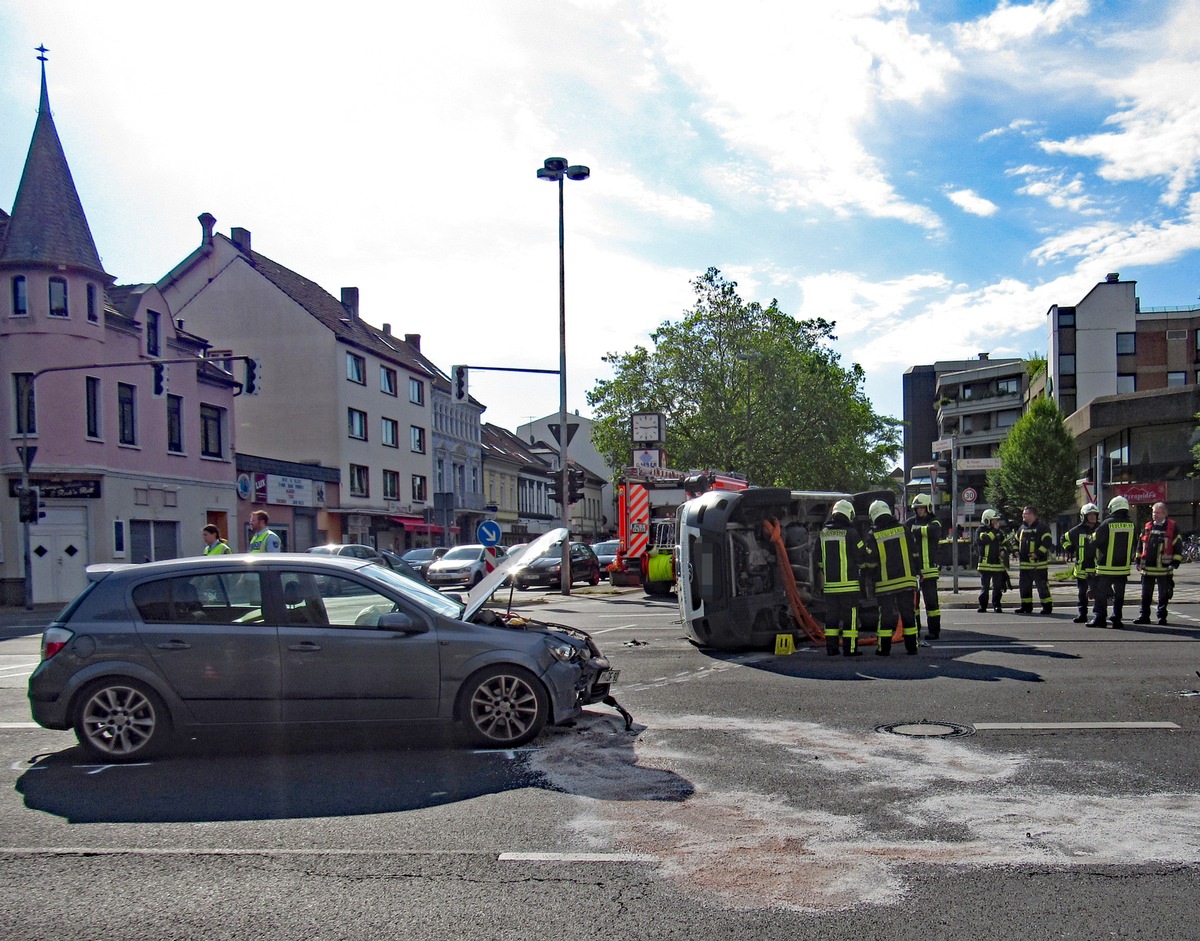 POL-ME: Hoher Sachschaden bei Verkehrsunfall - Hilden - 1906077