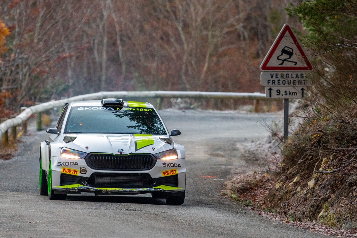 Video Rallye Monte Carlo: Wettbewerbspremiere des Skoda Fabia RS Rally2 in der WM