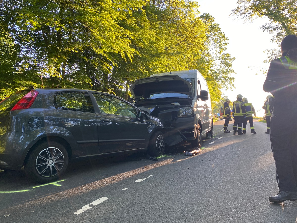 FF Olsberg: Schwerer Verkehrsunfall auf K15 in Olsberg