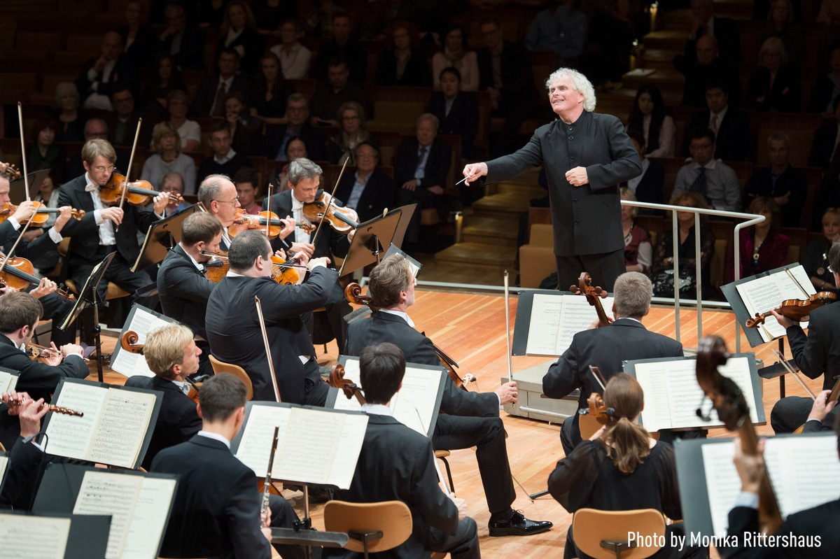 Kooperation mit den Berliner Philharmonikern / Panasonic kooperiert mit den Berliner Philharmonikern bei der Entwicklung von Technologien für die Wiedergabe einer authentischen Konzerthallenatmosphäre