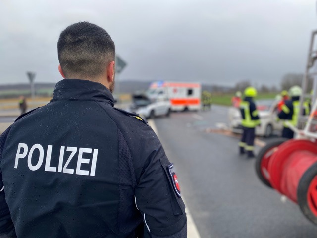 POL-HM: Verkehrsunfall auf der neuen B 1 mit kurzzeitiger Sperrung und zwei verletzten Personen