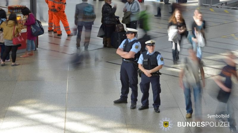 Bundespolizeidirektion München: Ungeduldige 66-Jährige beleidigt, stößt und spuckt Ticketkauf dauerte ihr zu lange