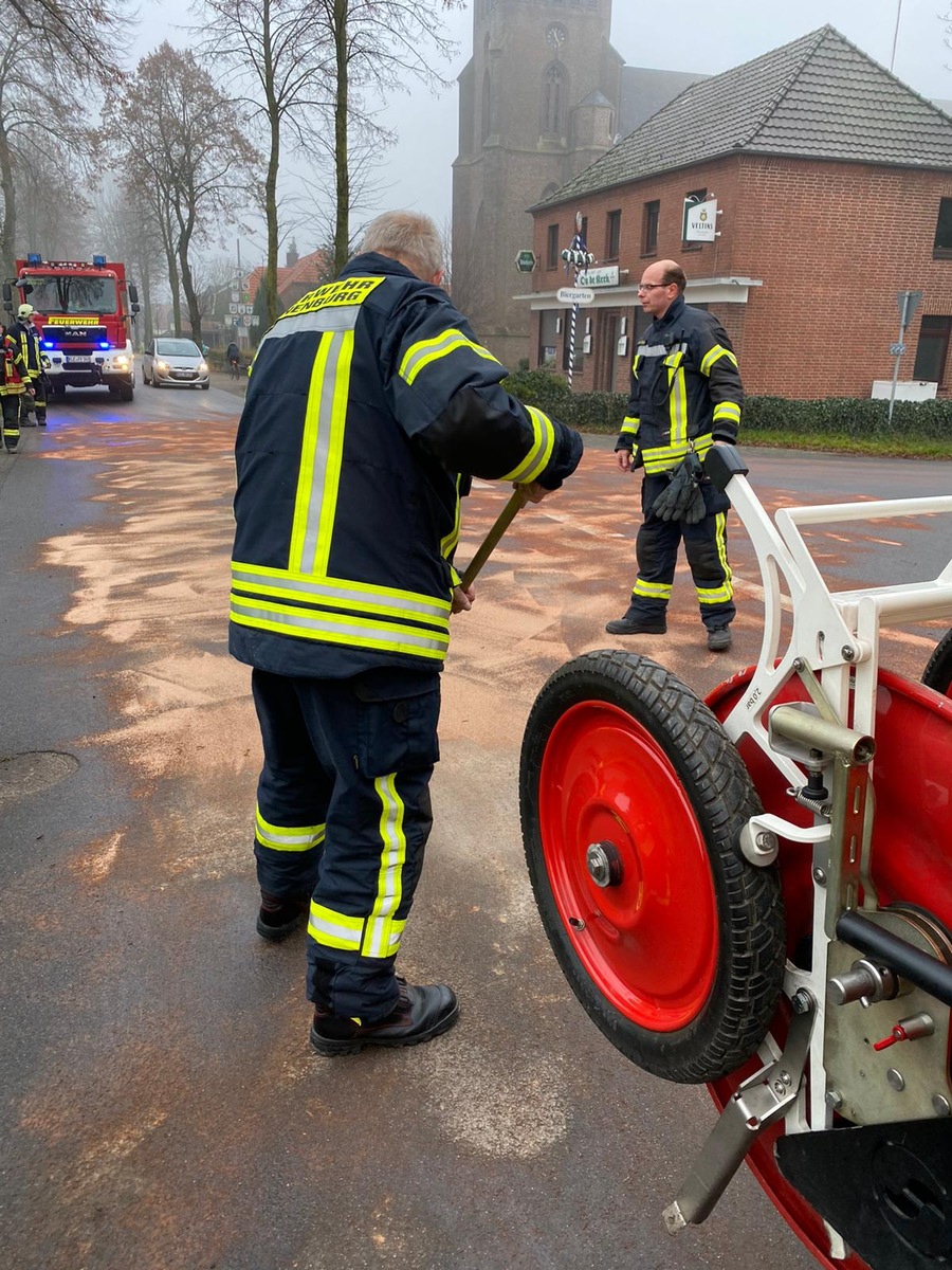 FW Kranenburg: Ölspur auf der Gocher Straße