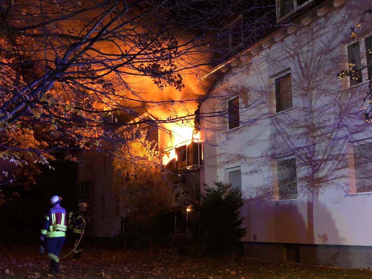 FW-BN: Fünf Verletzte Personen nach nächtlichen Wohnungsbrand im Stadtteil Pennenfeld