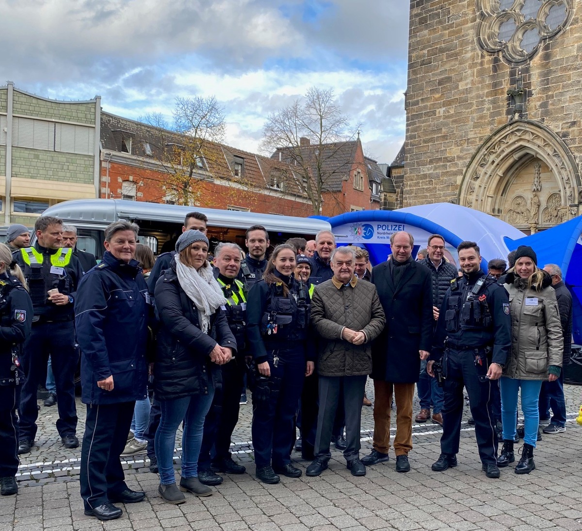 POL-WAF: Ahlen/Kreis Warendorf. Tolle Gespräche beim Coffee with a Cop - auch mit dem Innenminister