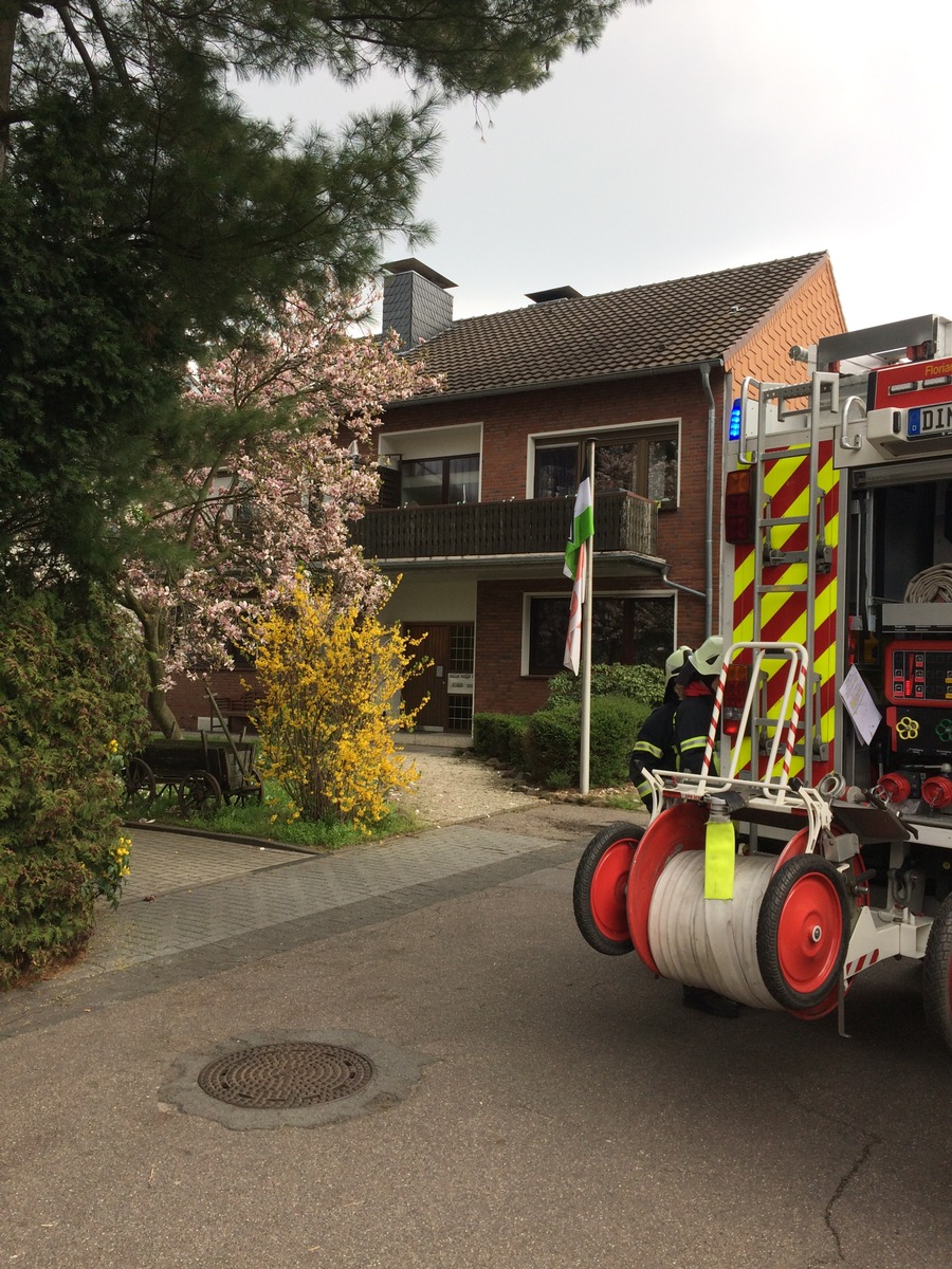 FW Dinslaken: Feuer Person in Gefahr