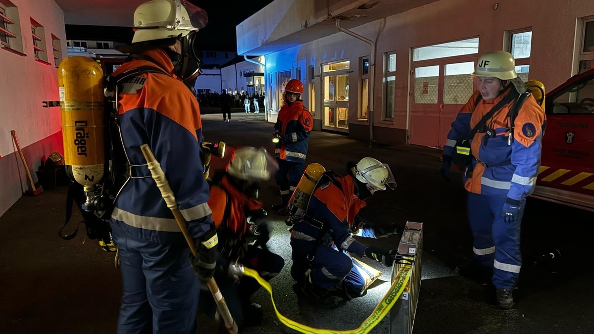 FW Menden: Unsere Jugendfeuerwehr 24 Stunden in Action