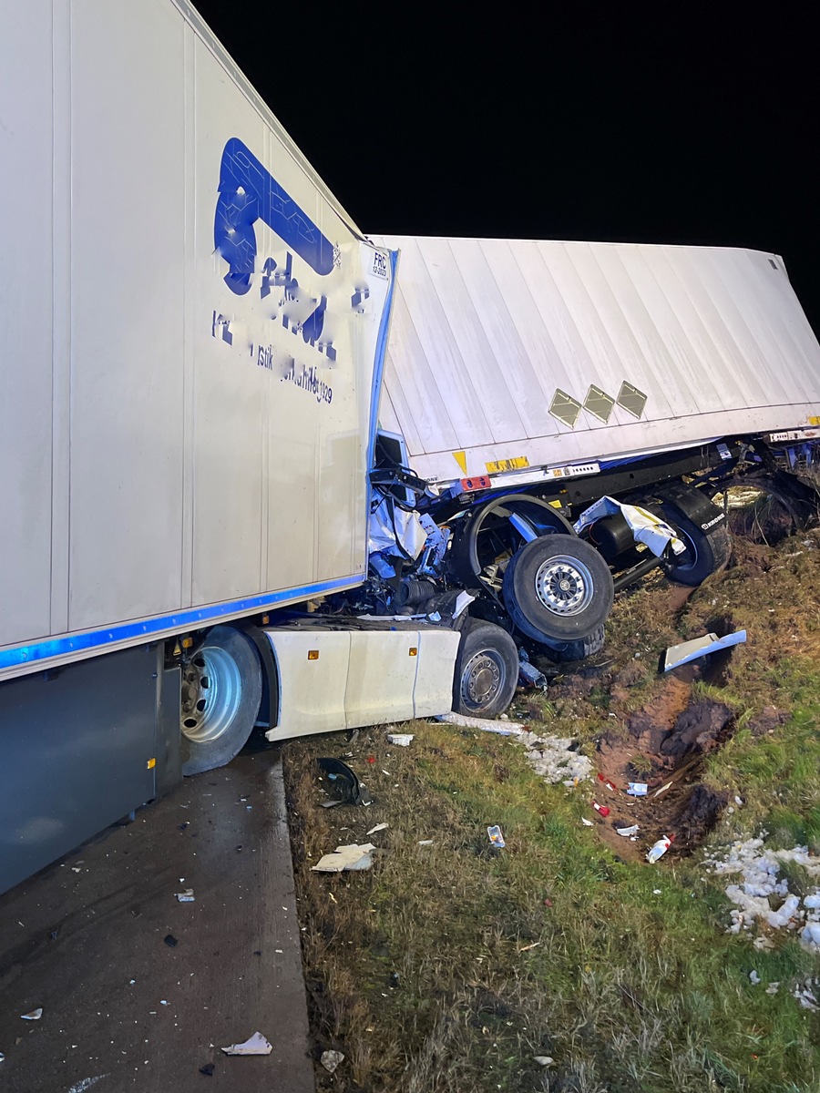 API-TH: Mehrere Verletzte bei schwerem Verkehrsunfall am Stauende