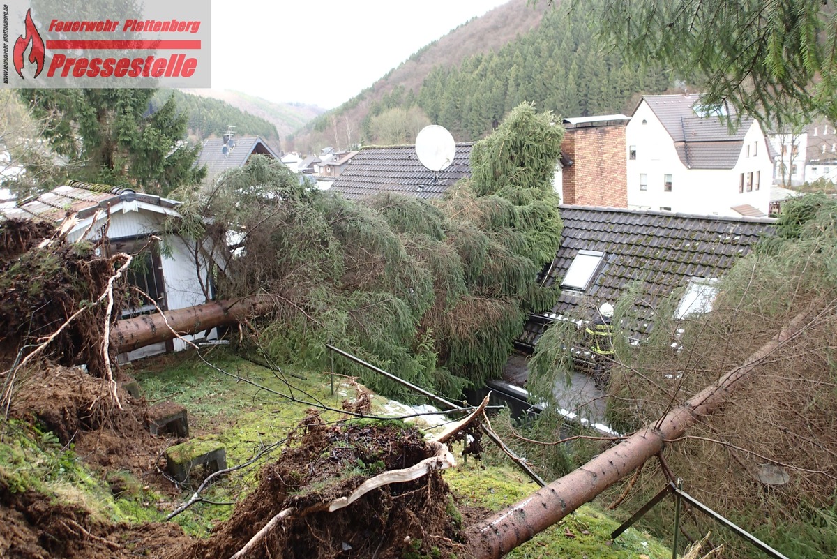 FW-PL: Update. Lage hat sich entspannt. Gesperrte Straßen bleiben weiterhin gesperrt.