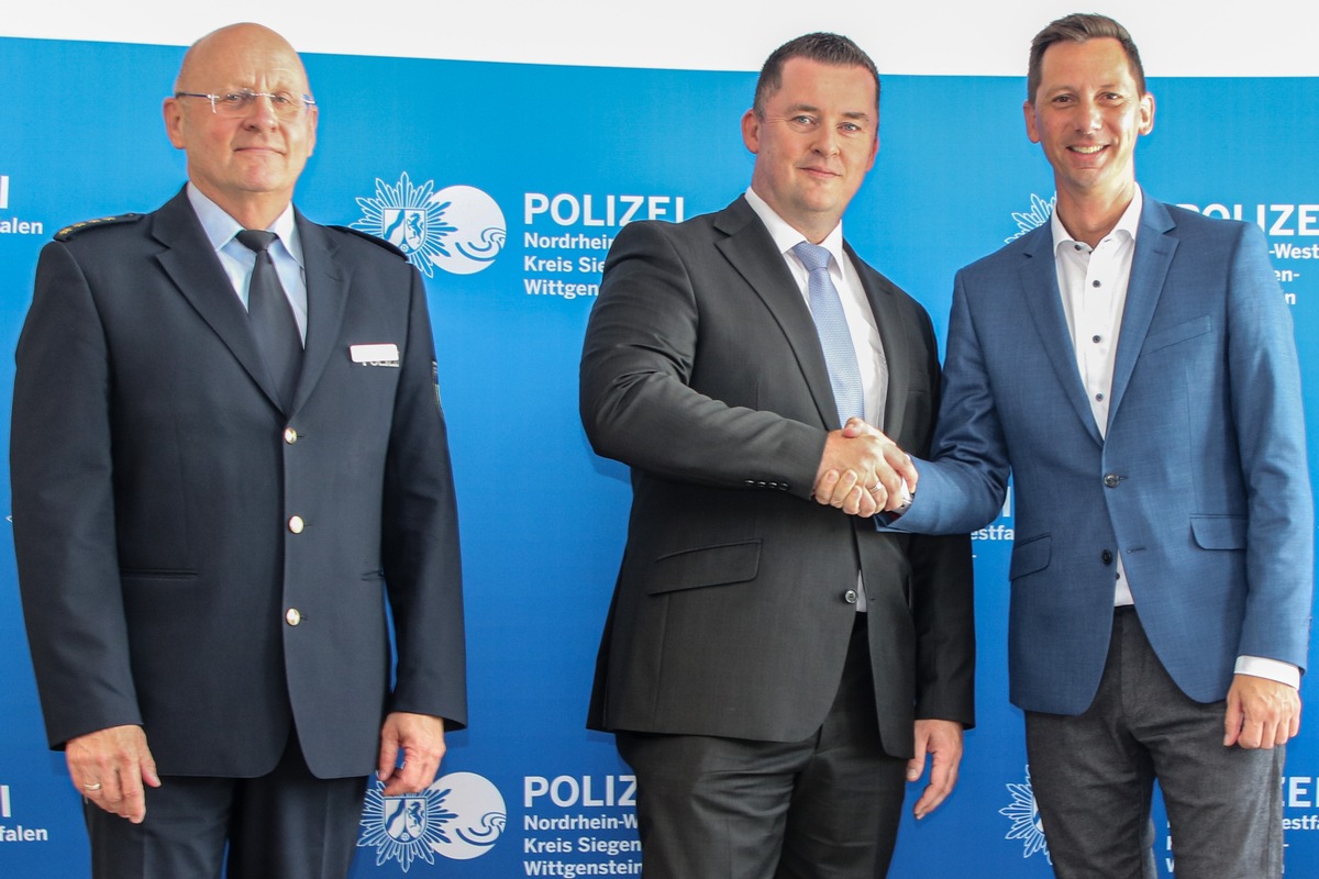 POL-SI: Von Landrat und Abteilungsleiter Polizei offiziell begrüßt: Holger Reitz ist neuer Leiter der Direktion Kriminalität der Kreispolizeibehörde Siegen-Wittgenstein - #polsiwi