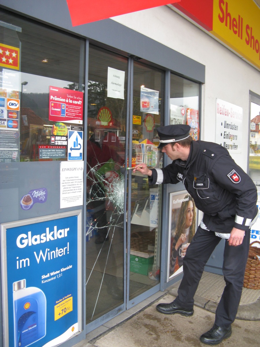 POL-HOL: Bodenwerder - Tankstelle Rühler Straße: Einbrecher von Alarmanlage überrascht - Zielrichtung des Einbruchs: Zigaretten und Spirituosen