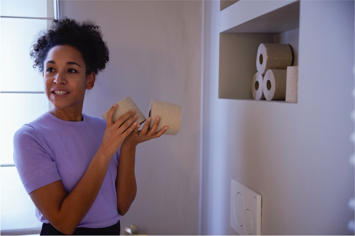 Tag des Toilettenpapiers: Hygienepapierhersteller WEPA setzt Zeichen mit nachhaltigem Toilettenpapier in Trendfarbe Beige