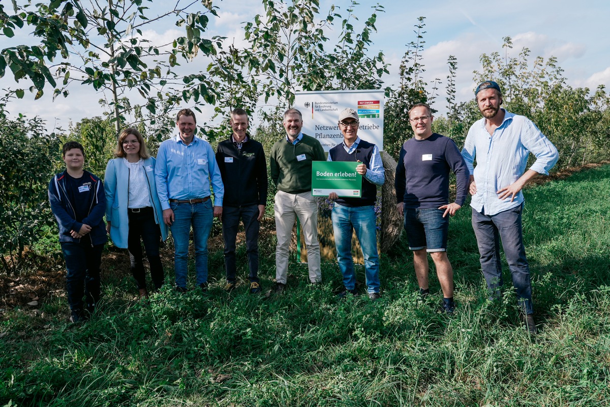 Boden erleben, Landwirtschaft besser verstehen / Die bundesweite Gemeinschaftsaktion des Netzwerks Leitbetriebe Pflanzenbau hat ein Jahr lang Menschen für die faszinierende Welt des Bodens begeistert