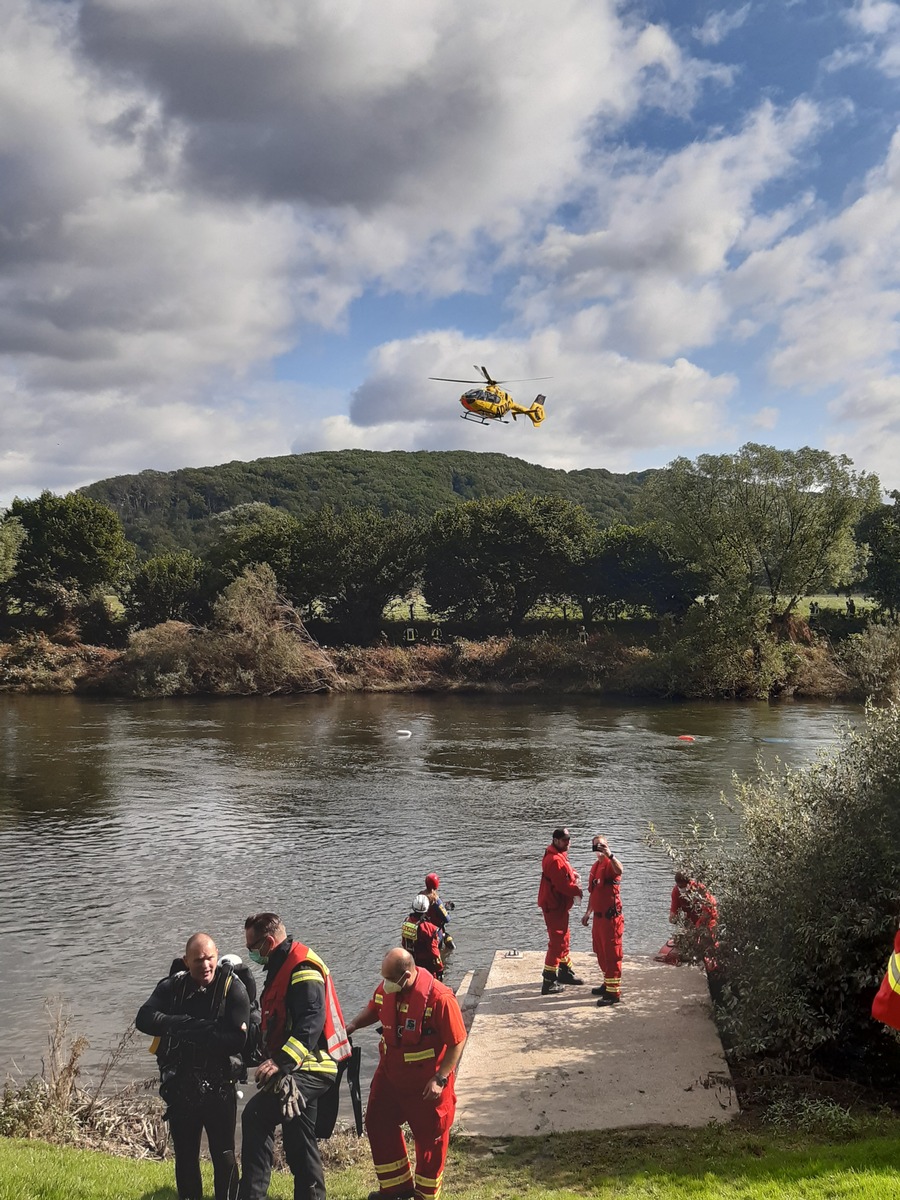 FW-EN: Feuerwehr und DLRG suchen Fahrzeug in der Ruhr - Rettungshubschrauber unterstützt aus der Luft