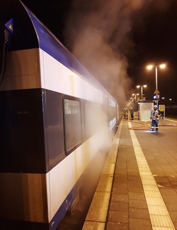 BPOL-FL: Niebüll - Brennender Zug verursacht Streckensperrung und Zugverspätungen