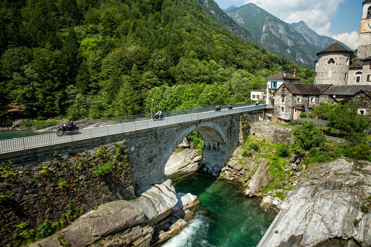 Klassiker auf Tour im Tessin: ADAC Europa Classic erkundet Natur und Kultur