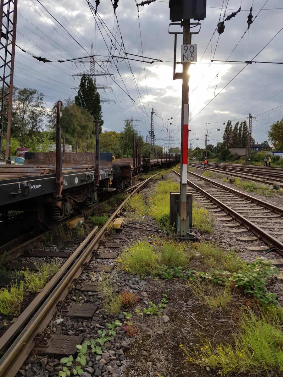 BPOL NRW: Güterzug in Bottrop entgleist - Bundespolizei ermittelt wegen des Verdachts des gefährlichen Eingriffs in den Bahnverkehr