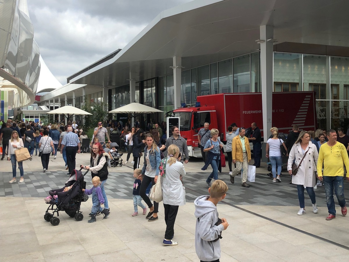 FW-BO: Wasserschaden im Ruhrpark durch defekte Sprinklerleitung