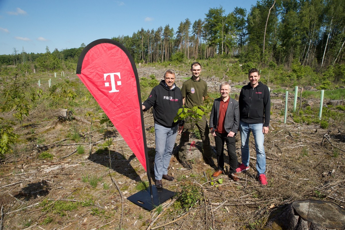 Telekom pflanzt 1.500 Bäume in Bad Honnef