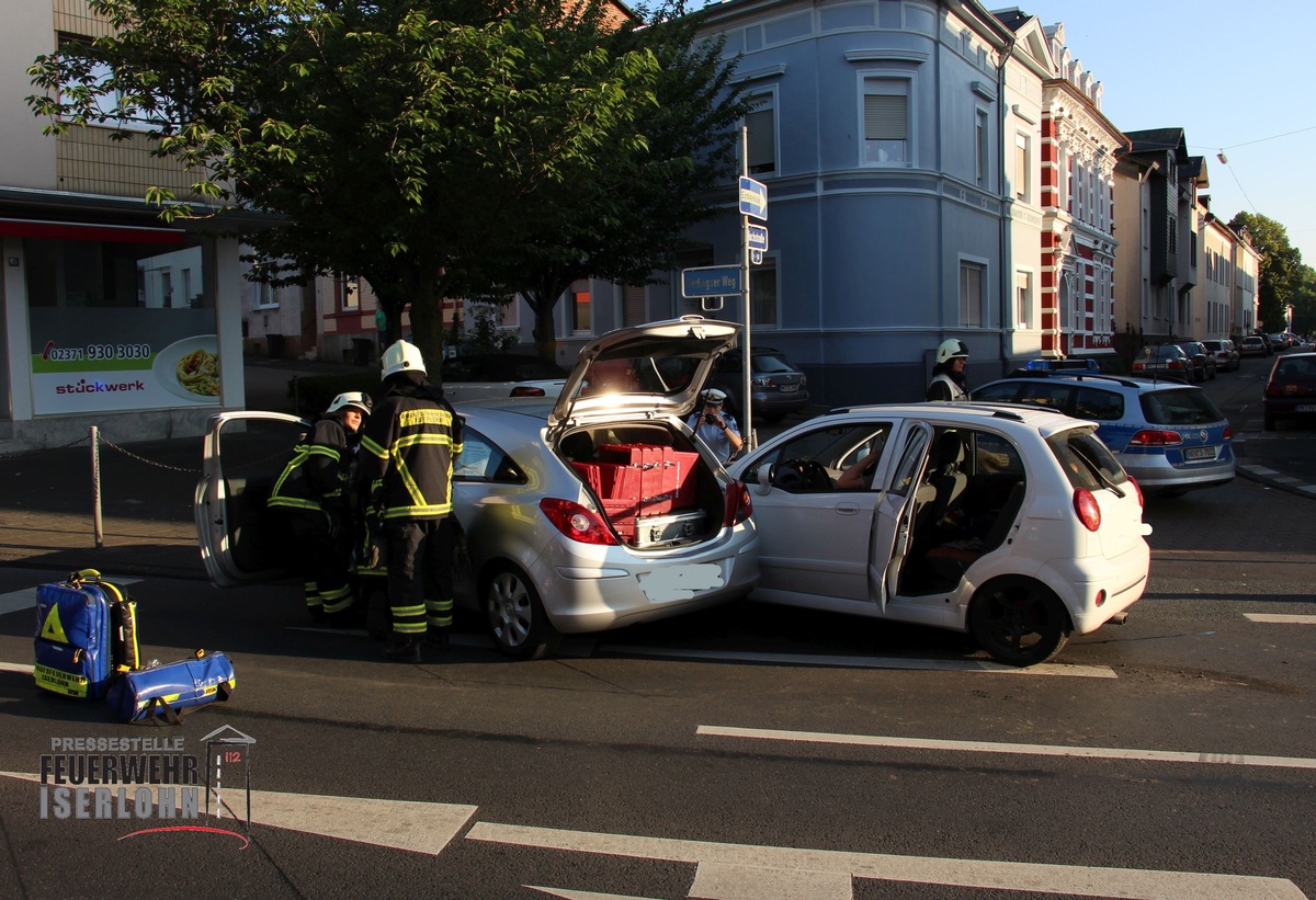 FW-MK: Verkehrsunfall, zwei Verletzte